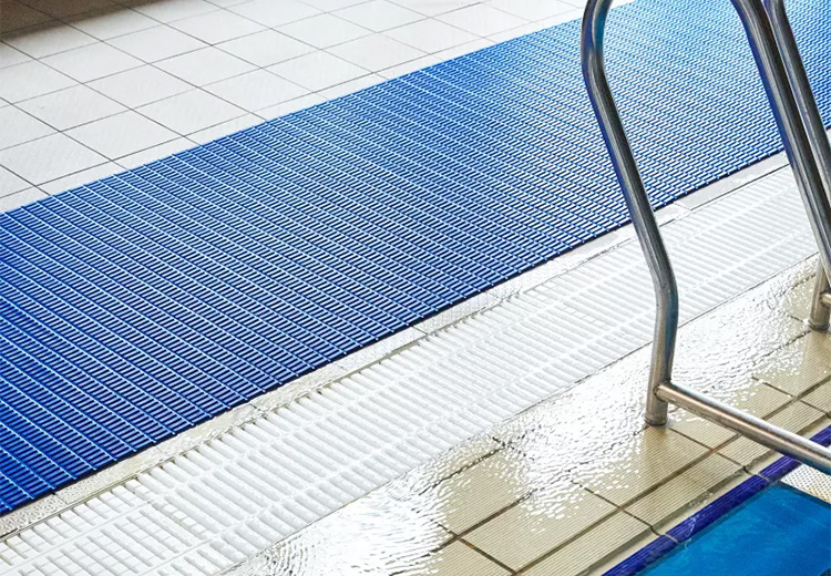 Floorline måtte En måtte der ligger ved en swimmingpool